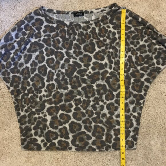 Made in Canada Jaguar Print Soft Dolman Sleeve Top - Small - Picture 14 of 15